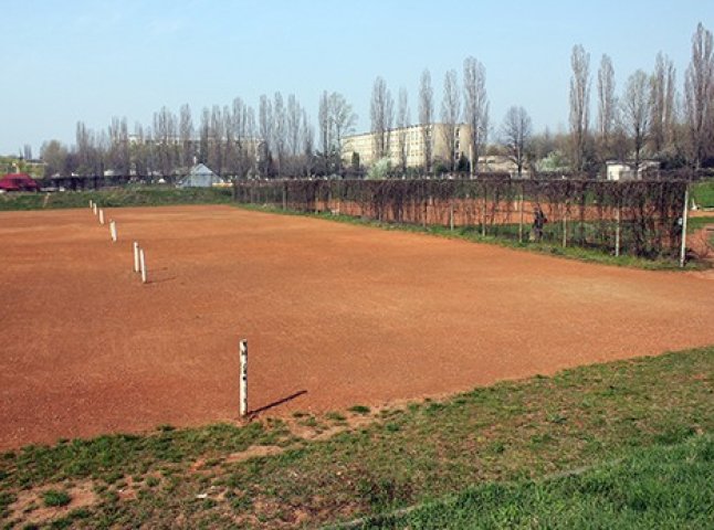 В Ужгороді відновлять роботу 8 тенісних кортів (ФОТО)