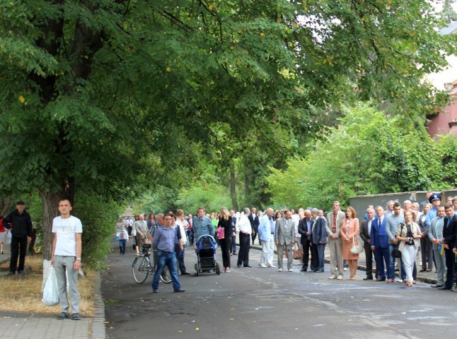 У День Прапора в Ужгороді відбулась святкова хода