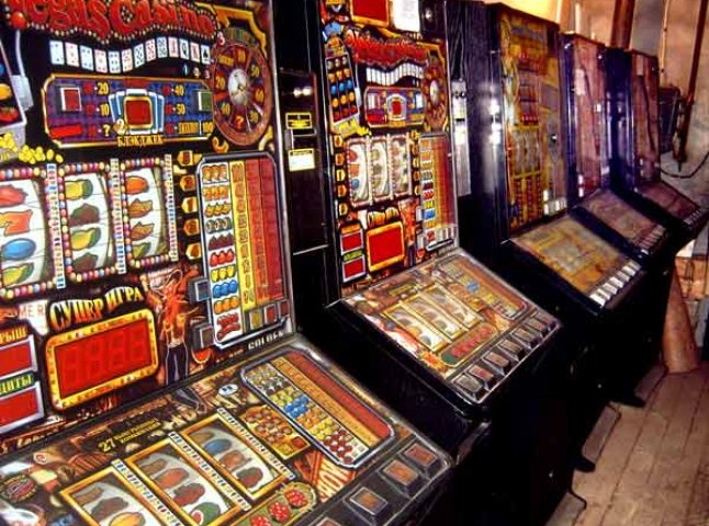 Мешканець Ужгорода влаштував у своєму будинку ігровий зал із п’ятьма гральними автоматами