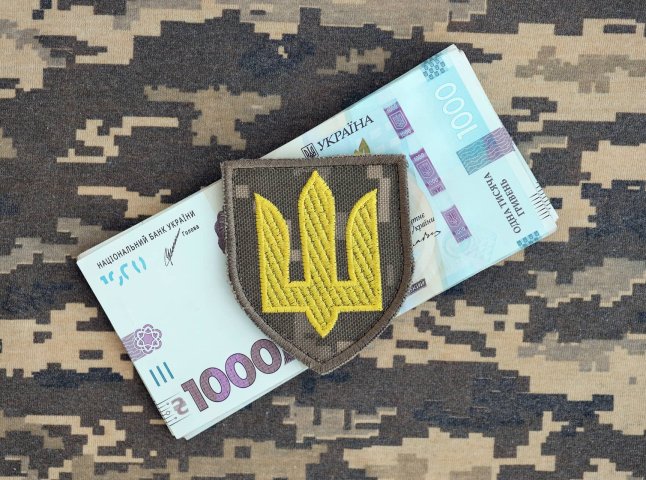 Президент Зеленський оголосив, яку нову зарплату даватимуть військовим