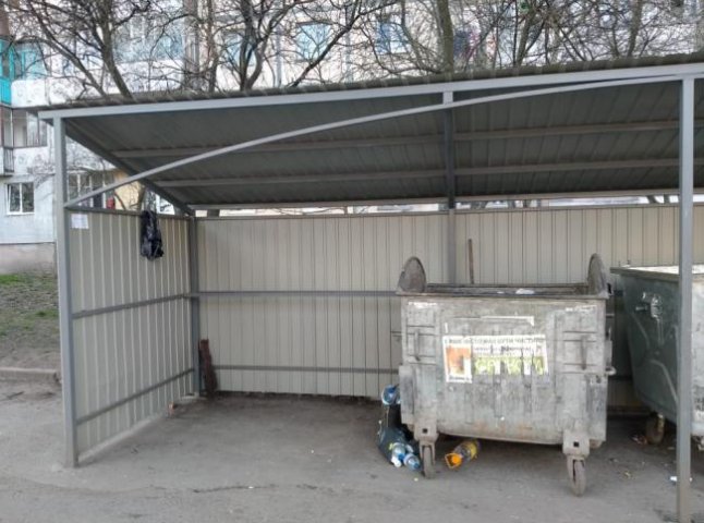У передсвятковий період у Мукачеві встановлять додаткові сміттєві контейнери