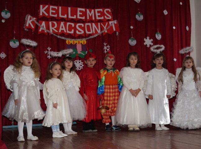 Учасники фестивалю «Віфлеємська зіронька» у Тячеві потішили колядками угорською мовою