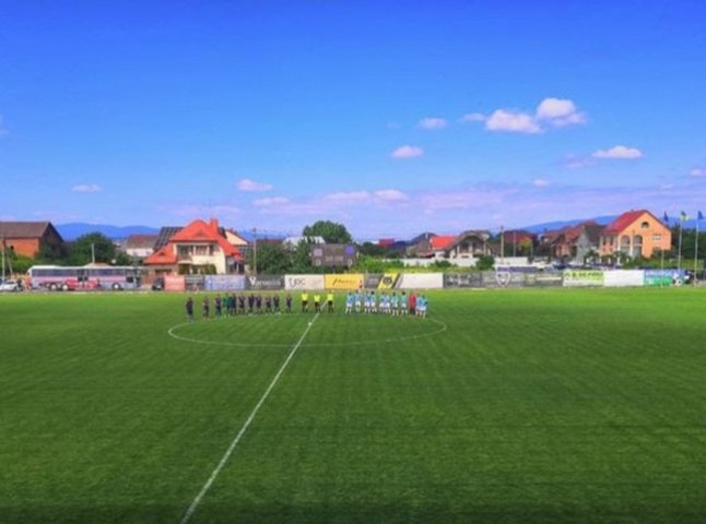 В Ужгороді відбувся матч "Зірки проти легенд футболу" на підтримку ЗСУ