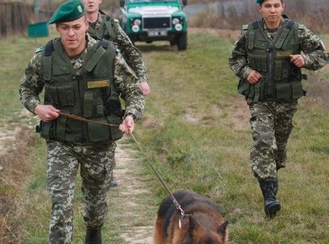 Прикордонники Чопського загону затримали чергових мігрантів, які прямували до Словаччини