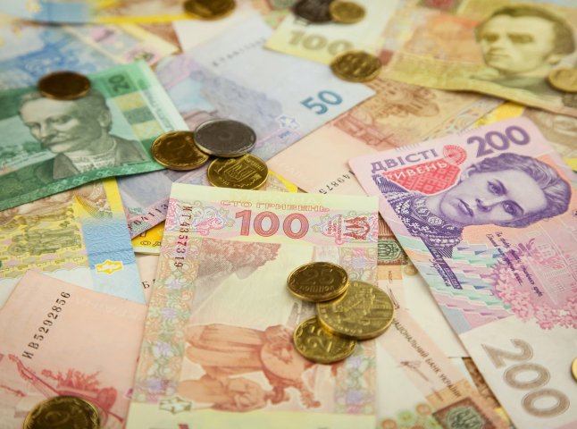 Виплати нарахують на картку 15 грудня: хто в понеділок одержить 2000 або 3000 гривень