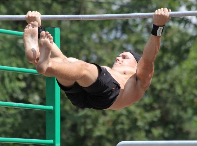  Street Workout у Мукачеві: спортсмени показали неймовірні вміння