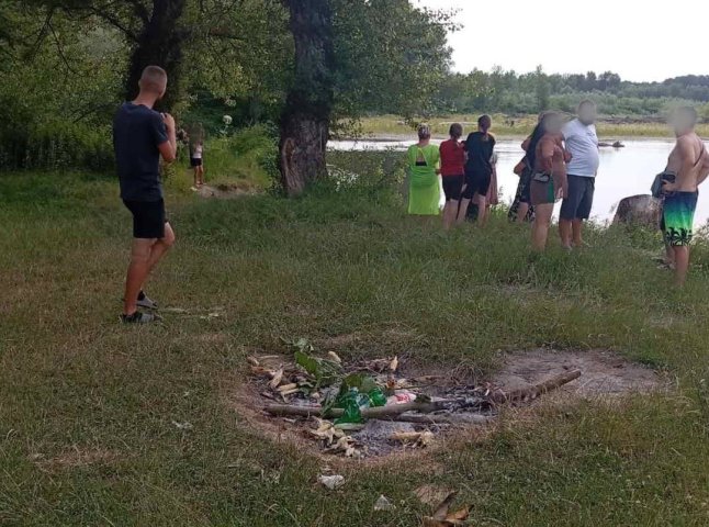 На Закарпатті течія річки віднесла 4 дітей. Трьох врятовано, ще одну дитину шукають