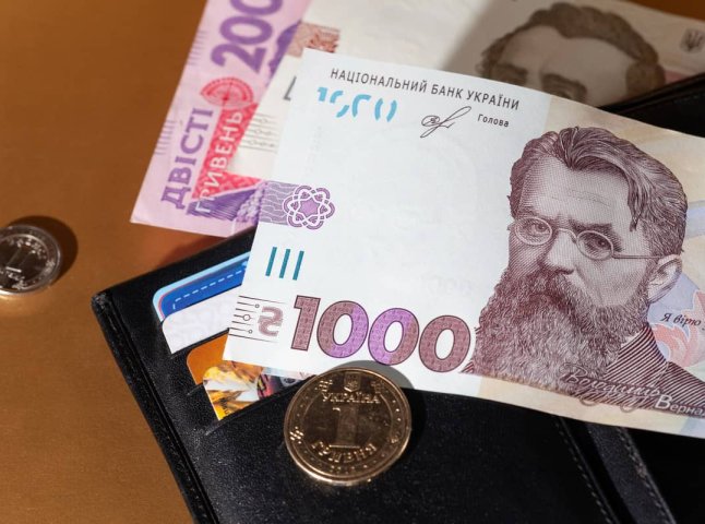 До 25 травня на картку нарахують 1500 гривень: кому з українців перенесли допомогу