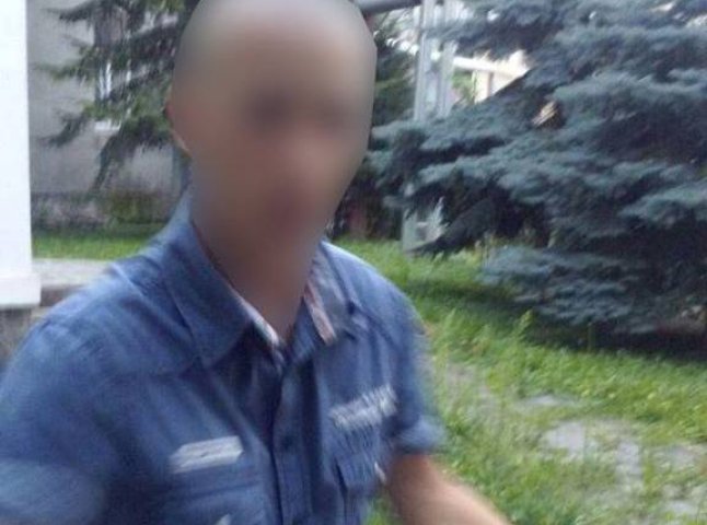 У Мукачеві зловмисник погрожував фізичною розправою мешканцям одного із будинків