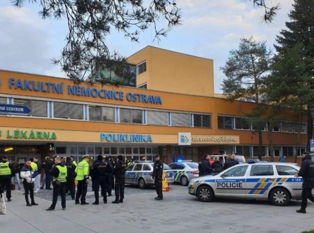У Чехії в лікарні влаштували стрілянину. Загинуло кілька людей