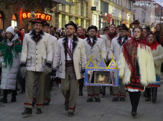 В центрі Ужгорода відбулася благодійна різдвяна коляда