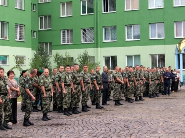 У Мукачеві відбулись урочистості з нагоди демобілізації солдат прикордонної служби
