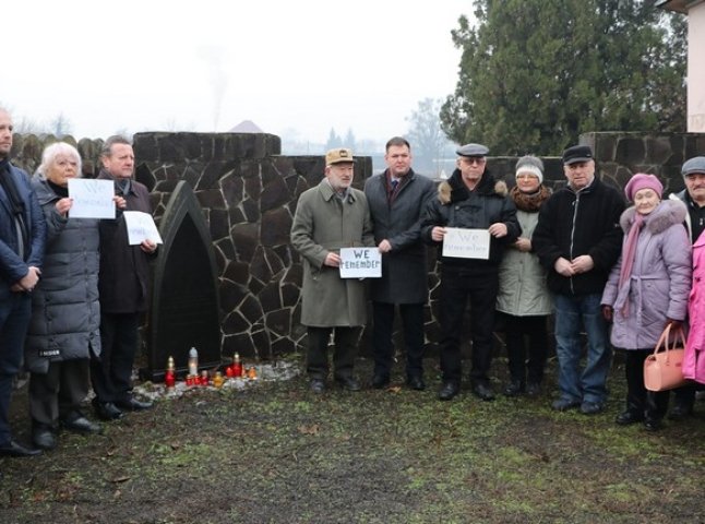 У Мукачеві відбувся мітинг-реквієм та вшанування пам’яті жертв Голокосту