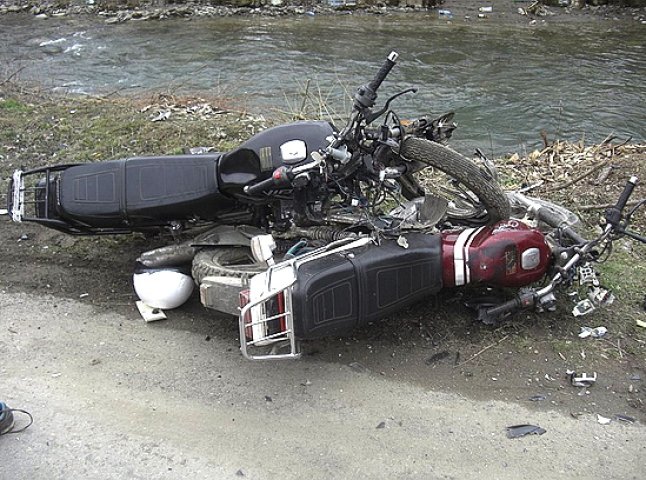 На Рахівщині смертельно зіткнулись два мотоцикли