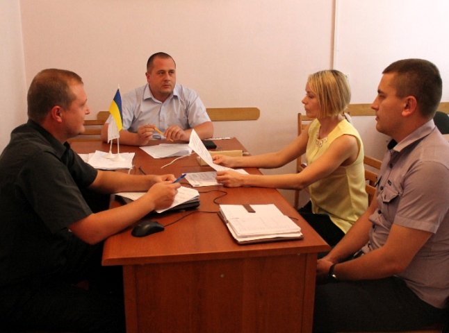 На Виноградівщині обговорили питання підготовки до виборів Веряцького сільського голови