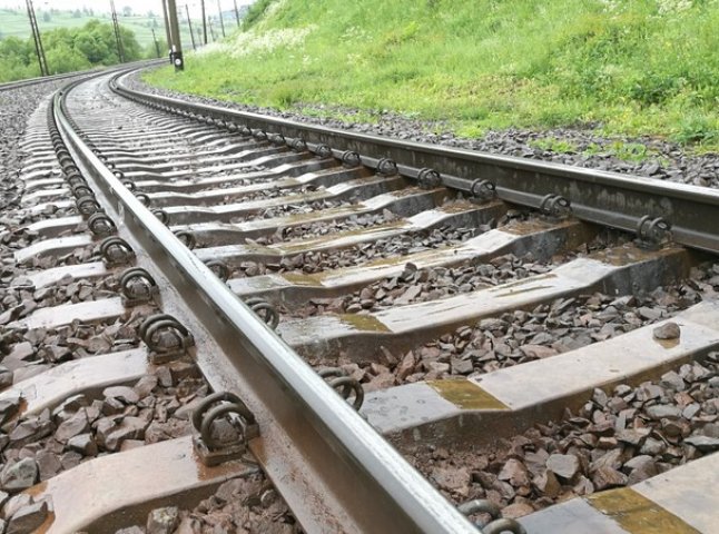 Смерть на залізниці: пасажирський потяг переїхав жінку