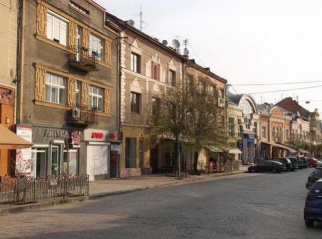 На площі Корятовича в Ужгороді частково обмежать рух