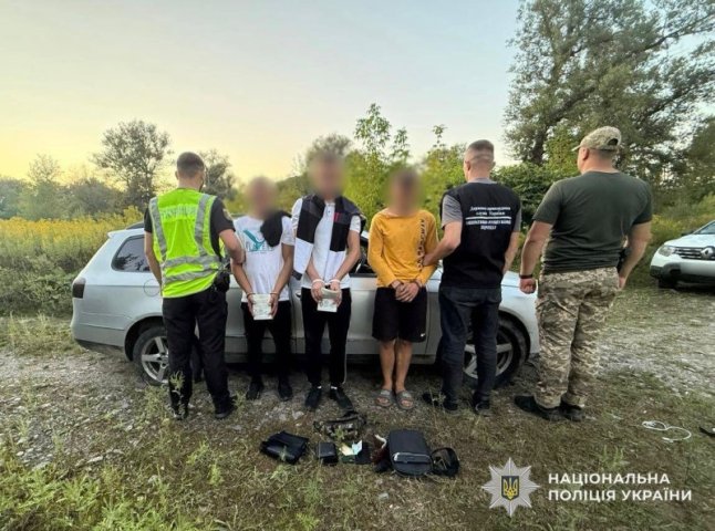Закарпатець намагався переправити чоловіків через кордон Закарпатець намагався переправити чоловіків через кордон