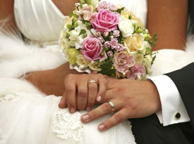 За минулий рік у Мукачівському районі зареєстрували шлюб майже 500 пар