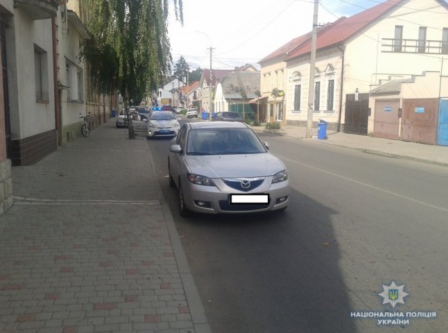В Ужгороді водійка "Мазди" збила велосипедистку і втекла з місця події
