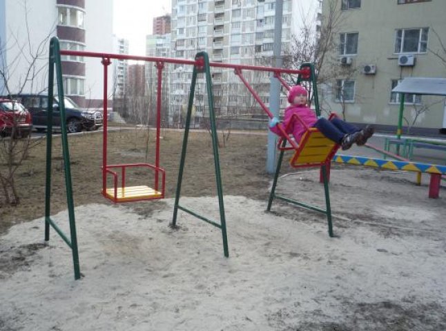 Прокуратура встановила, що дитячі майданчики Ужгорода не відповідають вимогам безпеки