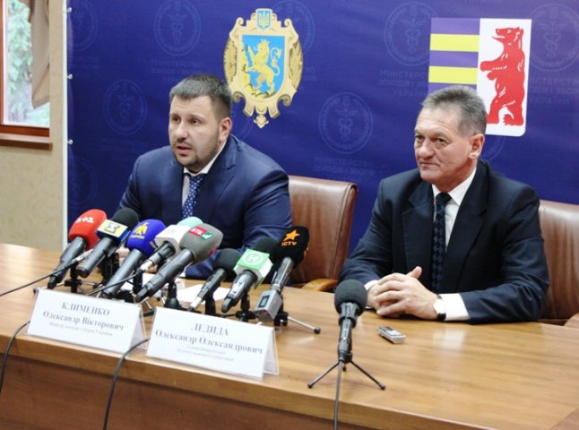 Головний податківець України під час візиту на Закарпаття похвалив губернатора Ледиду