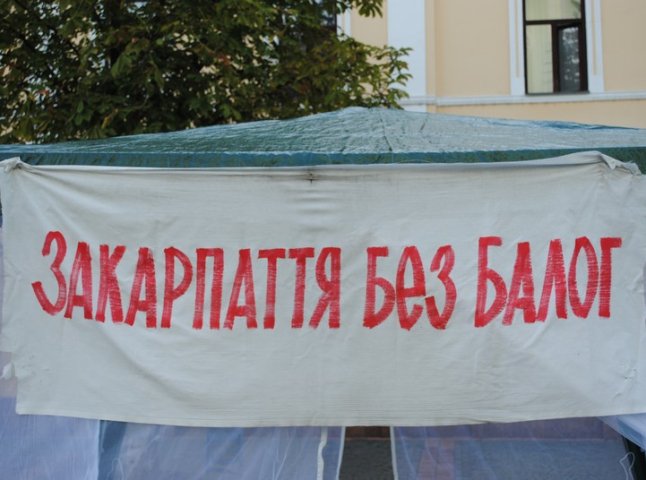 Організатор акції "Закарпаття без Балог" звинувачує "сім’ю" у викраденні палатки