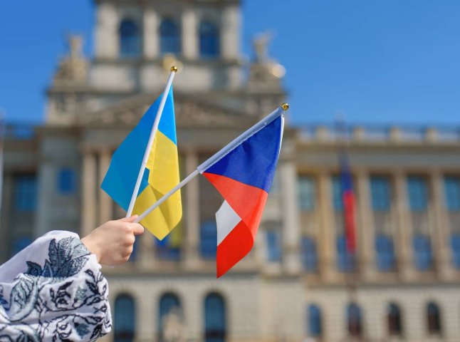 Чехія вирішила платити українцям, які повертатимуться додому