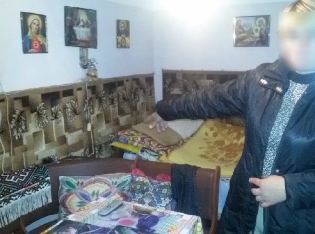 На Берегівщині поліція затримала жінку, яка обікрала пенсіонерку