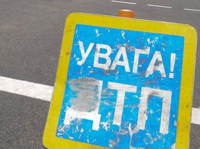 На Тячівщині бетонна опора стала смертельною для водія іномарки