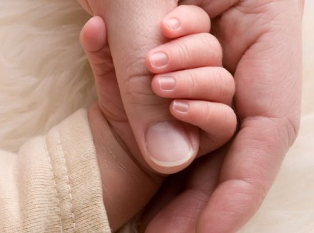 Зі Свалявської ЦРЛ викрали тримісячне немовля (ВІДЕО)