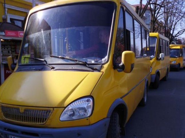 Ужгородська влада змушена переглянути вартість на проїзд у громадському транспорті