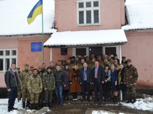 На Тячівщині встановлено меморіальну дошку в пам’ять бійця АТО Олександра Шимона