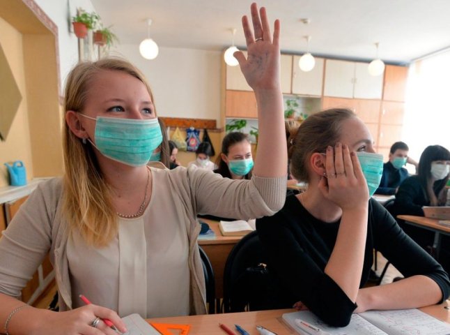 Купувати маски і антисептики для шкіл МОН не буде