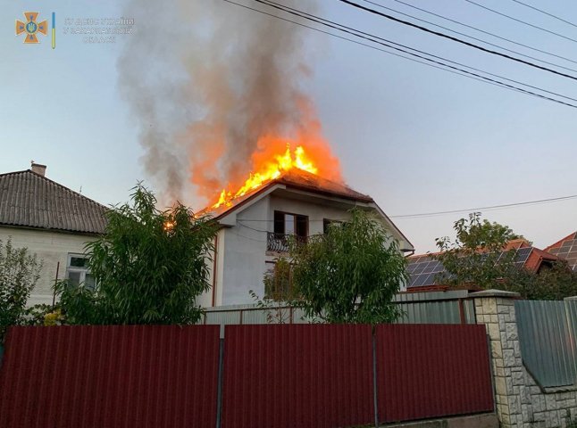 Опубліковано фото наслідків вечірньої пожежі у Ракошині