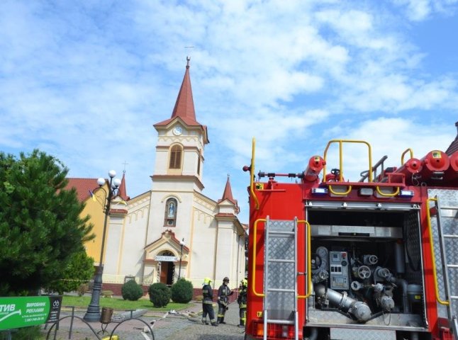 У церкві в Тячеві та на території поблизу вибухівку не виявили