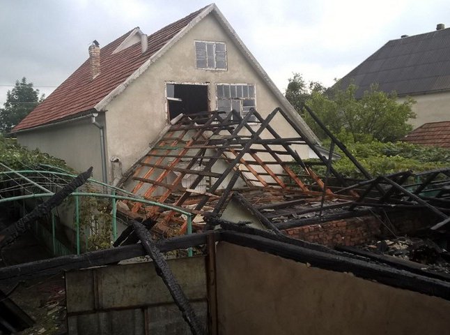 На Мукачівщині вчора вирувала пожежа