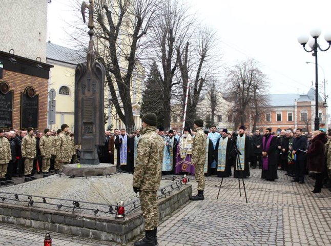 Пам’ять воїнів-інтернаціоналістів вшанували в центрі Мукачева