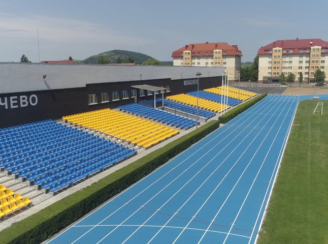 Спортсмени національної олімпійської збірної з легкої атлетики тренуються в Мукачеві