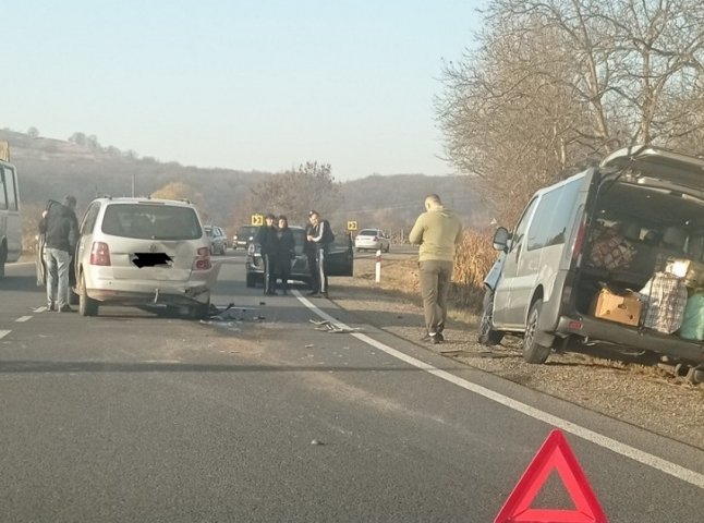 Вранці на Мукачівщині сталась аварія. Опубліковано відео