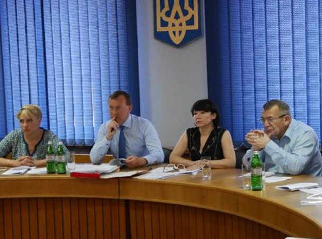 Ужгородський міськвиконком на засіданні вирішував питання торгівлі та дорожніх робіт
