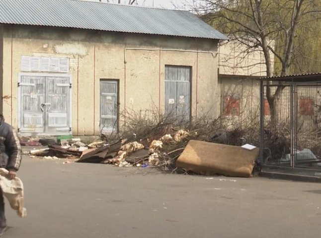 Страшно дітей на вулицю випускати: жителі одного з мікрорайонів Мукачева б’ють на сполох