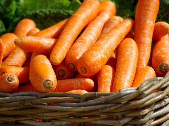На ринках подешевшала морква: за скільки тепер її продають