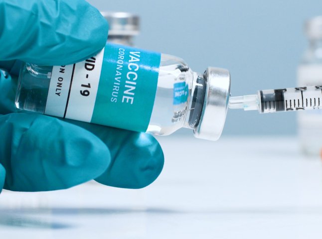 Протипоказання до COVID-вакцинації: МОЗ затвердило довідку