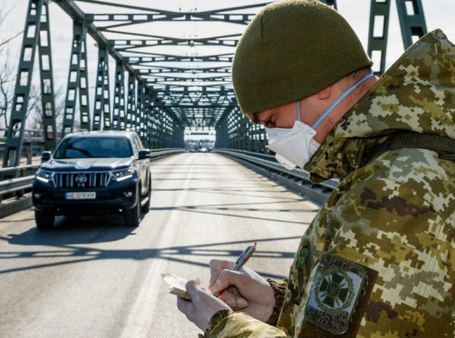 Кабмін спростив умови перетину кордону для українців, які повертаються додому