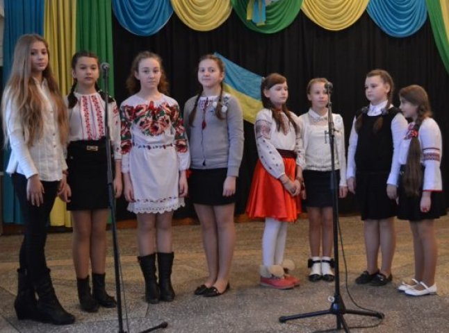 Буштинські школярі зібрали 10 тисяч гривень на підтримку військових