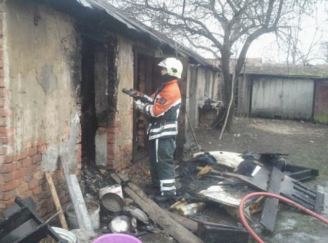 Рятувальники ліквідували пожежі у двох надвірних спорудах