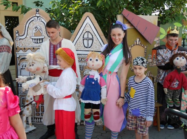 "Подорожуючі ляльки" завітали до Ужгорода