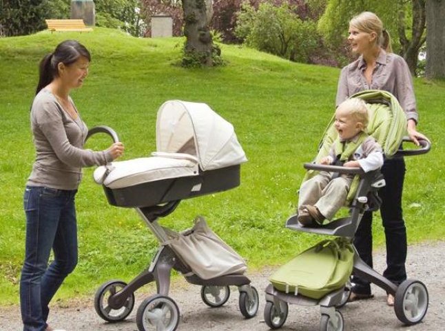 Журналісти перевірили, чи зручно матерям з дитячими візочками пересуватись містом