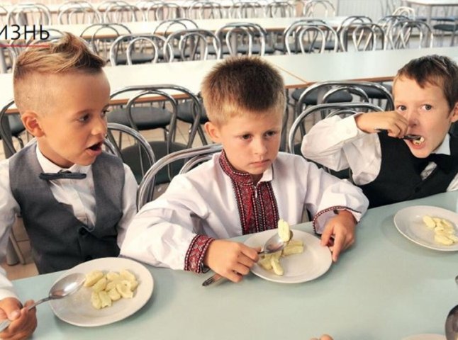 Пільгові категорії школярів харчуватимуться у школах громади Мукачева безкоштовно